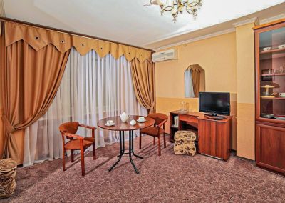 Двухкомнатный люкс в санатории Лесной в городе Железноводске - фотография