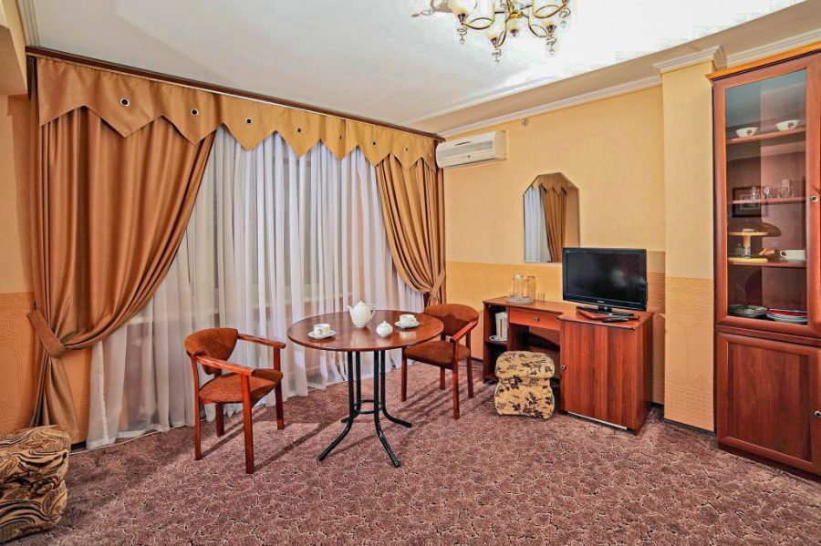 Двухкомнатный люкс в санатории Лесной в городе Железноводске - фотография