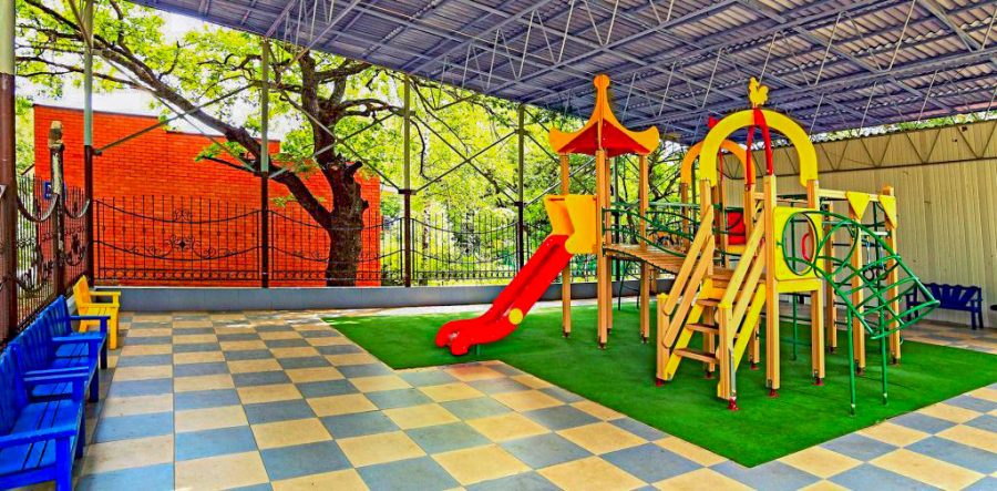 Детская площадка в санатории Лесной в городе Железноводске - фотография