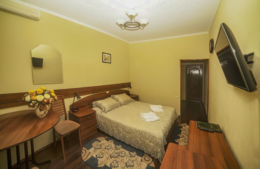 Двухместный номер в санатории Лесной в городе Железноводске - фотография