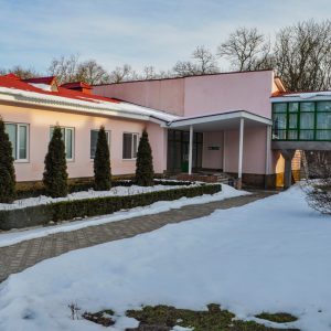 Территория в санатории Лесной в городе Железноводске - фотография
