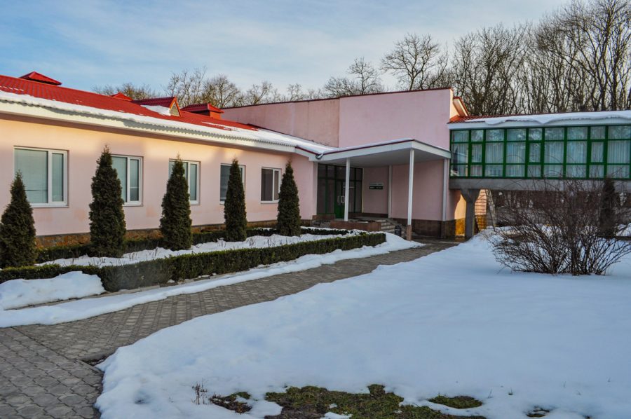 Территория в санатории Лесной в городе Железноводске - фотография