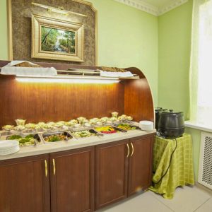 Питание в Малом обеденном зале в санатории Лесной в городе Железноводске - фотография