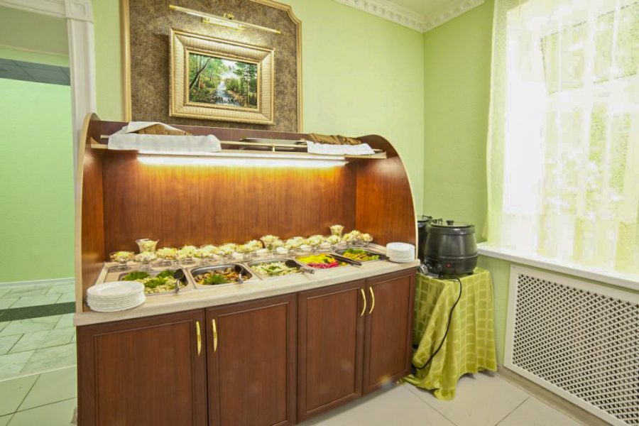 Питание в Малом обеденном зале в санатории Лесной в городе Железноводске - фотография