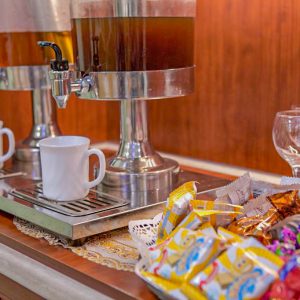 Питание в Малом обеденном зале в санатории Лесной в городе Железноводске - фотография