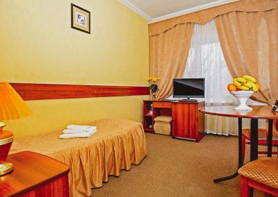 Одноместный номер с балконом в санатории Лесной в городе Железноводске - фотография