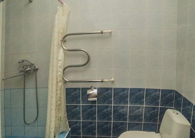 Одноместный номер с балконом в санатории Лесной в городе Железноводске - фотография