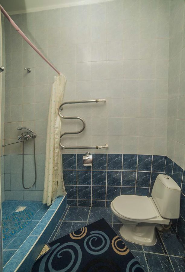 Одноместный номер с балконом в санатории Лесной в городе Железноводске - фотография