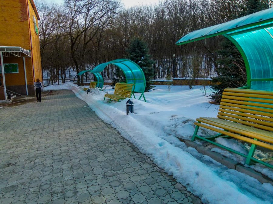 Территория в санатории Лесной в городе Железноводске - фотография