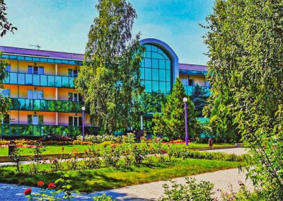 Территория в санатории Лесной в городе Железноводске - фотография