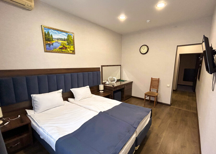 Улучшенный 2 местный 1 комнатный номер в санатории «Лесной» в г. Железноводске - фотография